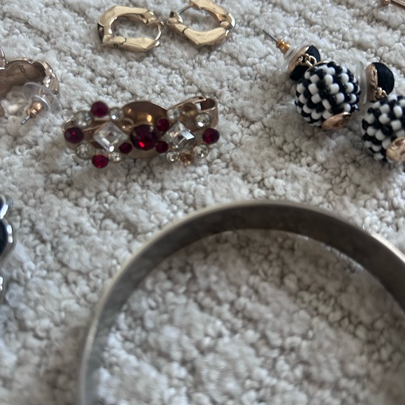Miscellaneous Lot of Various Vintage & Modern Costume Jewelry Gold/Silver Tone - Picture 6 of 8